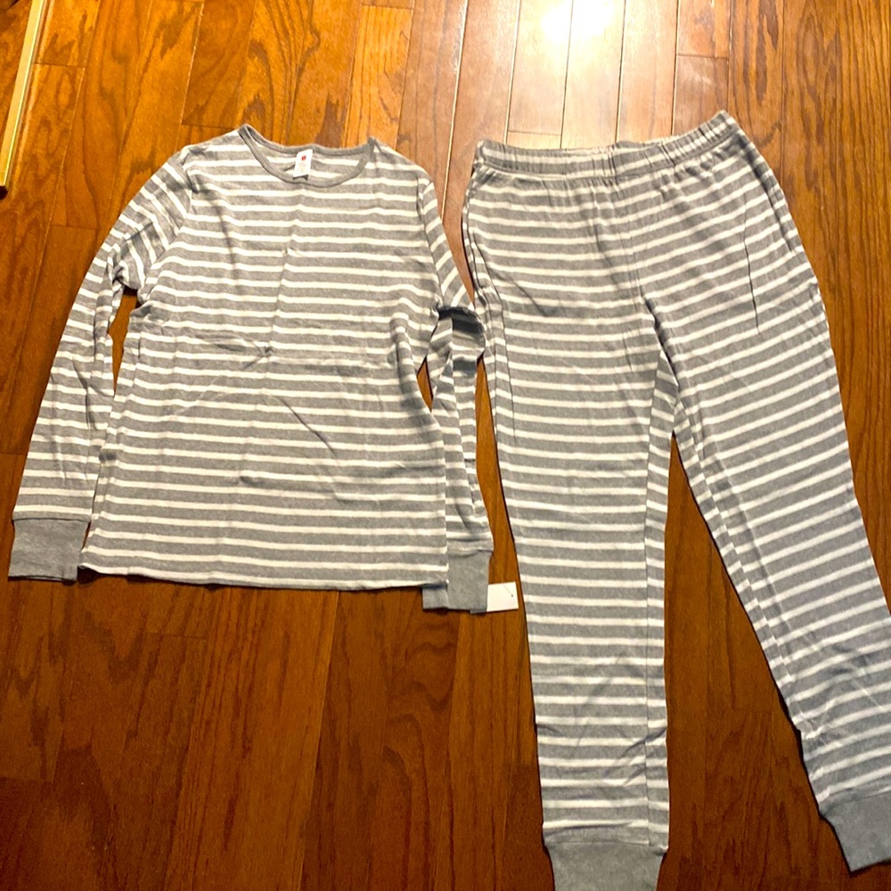 Grey and white PJ set - NWT - runs big